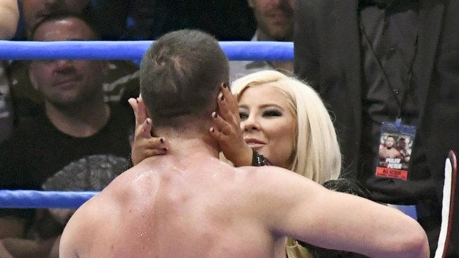 Кобрата наби Нигерийския кошмар, Андреа го разцелува