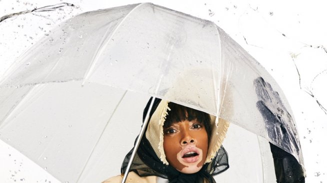 Уини Харлоу: Излез под дъжда, изглеждай перфектно!