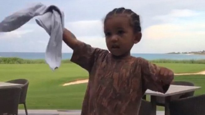 Горда майка: Ким се хвали с малкия Сейнт