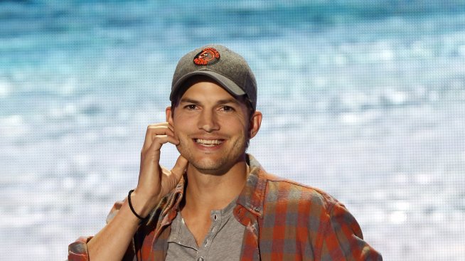 Аштън Кътчър създава най-удобните фланелки в света