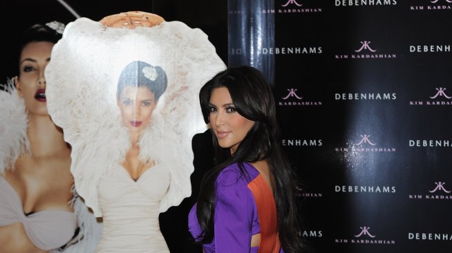 Ким Кардашян си снима дупето, нямала импланти