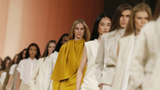 Седмица на модата в Париж: Спортна красота и Екзотика от Сахара