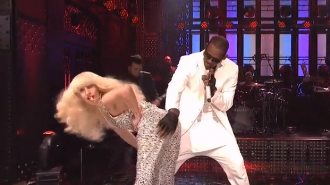 Лейди Гага се извини за сътрудничеството си с Ар Кели