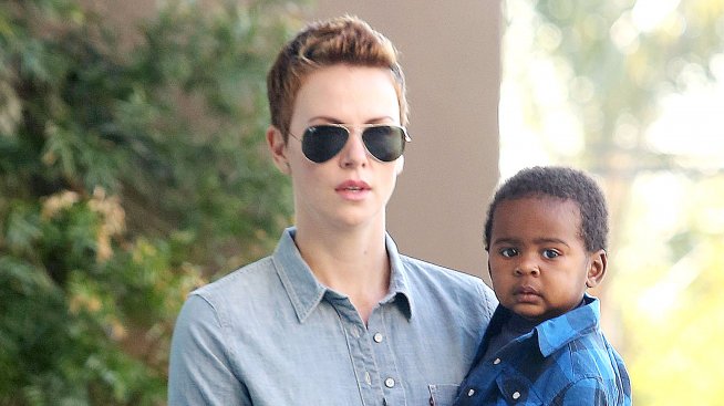 Чарлийз Терон покани други звезди на рождения ден на сина си