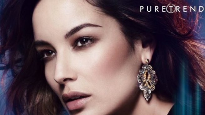 Джеймс Бонд и Swarovski си падат по едно момиче