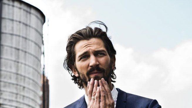 Майкъл Хюсман – новият горещ чаровник на Холивуд