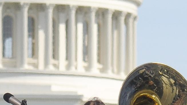 Семейство Озборн задлъжня на данъчните