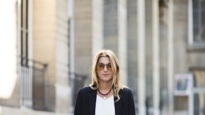 Комфортен стил с панталон в каре за коледни шопинг обиколки