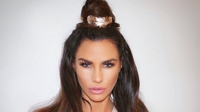 Кати Прайс пуска кристални ковчези с гърди!