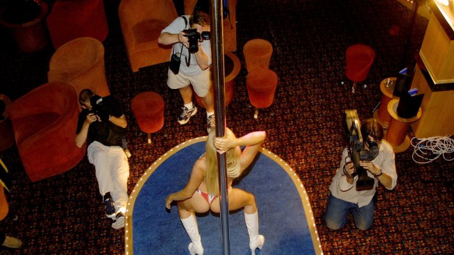 Стриптийз за шампиони (видео)