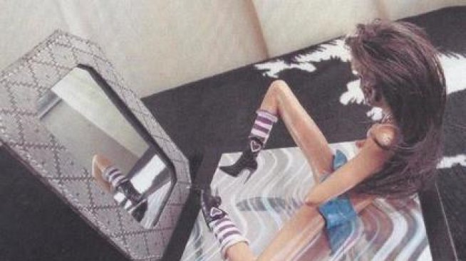 Скулптура на мастурбиращо Барби-зомби бе открадната в Германия