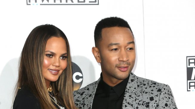 Криси Тейгън като танцьорка в пийп шоу – появи се без бельо