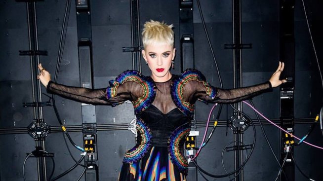 Кейти Пери пак поиска мир с Тейлър Суифт