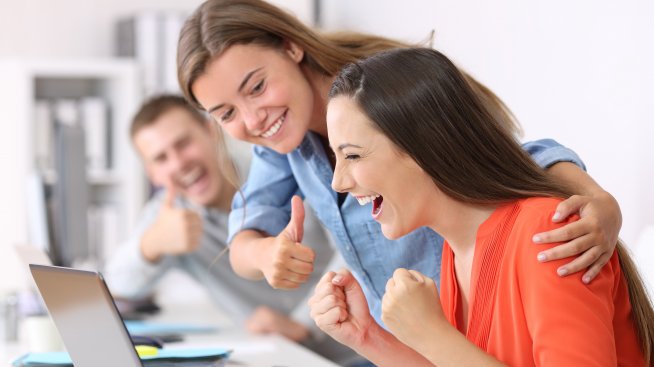 Как различните зодии реагират на комплименти?