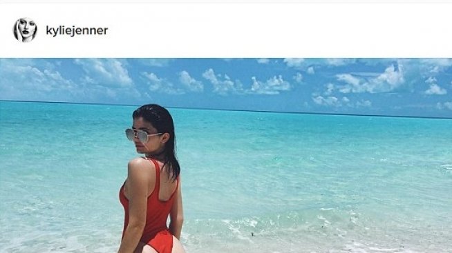 Кайли Дженър заголи задни части