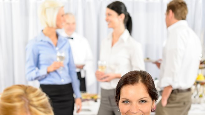 Умереният шум помага на творческото мислене