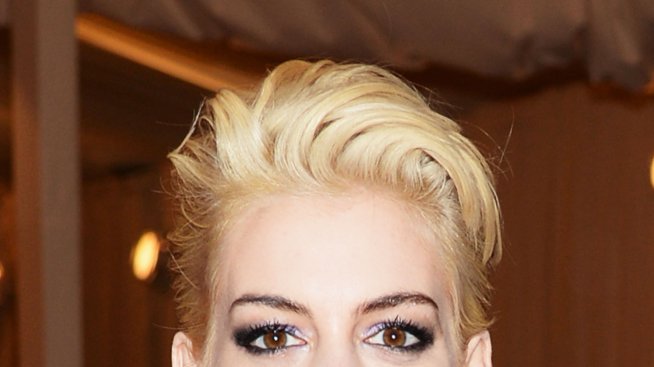 Брюнетката Ан Хатауей стана платинена блондинка