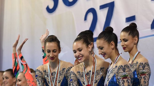Refan с подаръци за шампионки