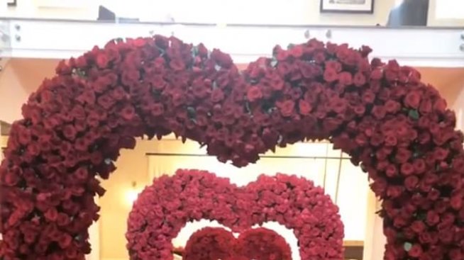 За Свети Валентин: Хиляди рози за Кайли Дженър