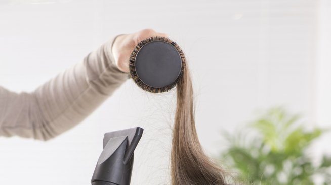 Видео уроци: Красиви идеи за прически и маникюр за 8-ми март