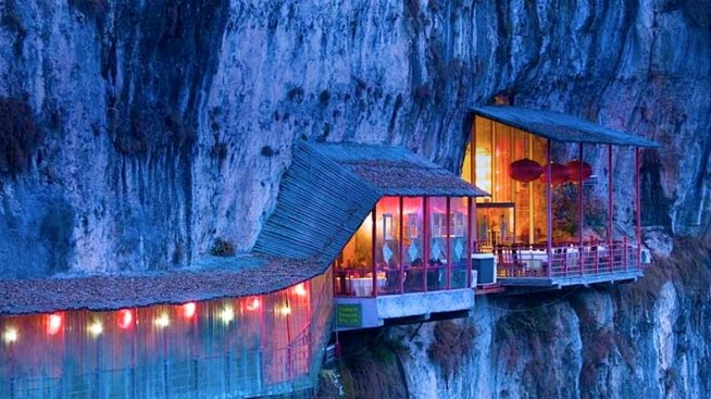 Висящият ресторант в Китай