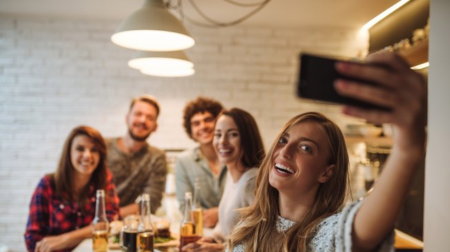 6-те зодии, които се държат майчински с приятелите си