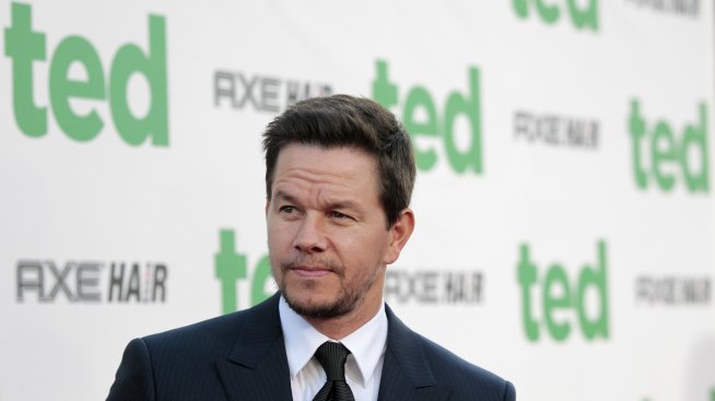 Уолбърг към Бийбър: Бъди добро момче и си вдигни панталоните