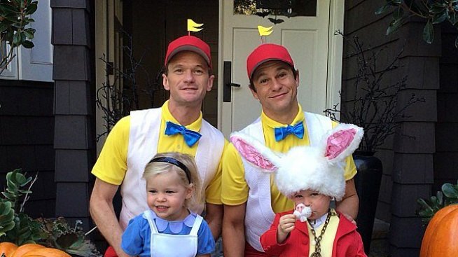 Най-забавните семейни снимки на звездите от Хелоуин