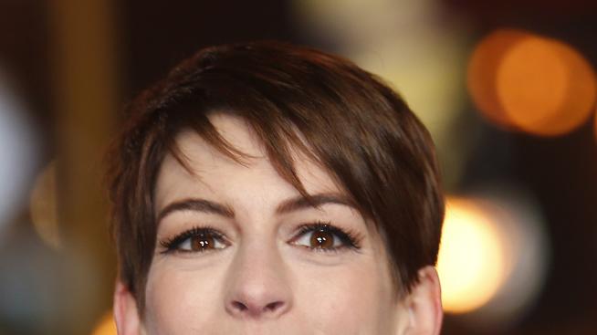 Ан Хатауей иска да осинови дете