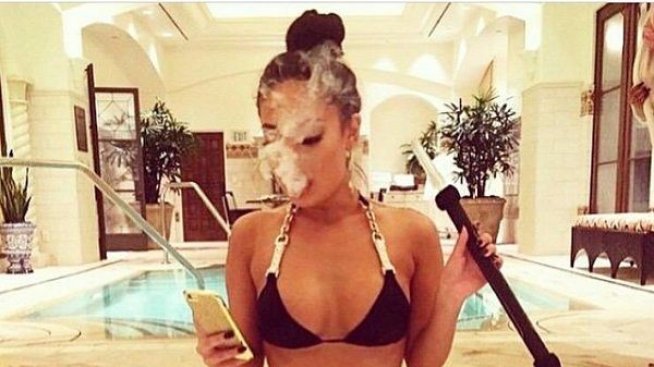 Далеч от бурки и протести: Богатите деца на Техеран