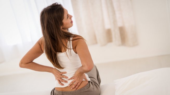 Вредно ли е да си изпуквате гърба?