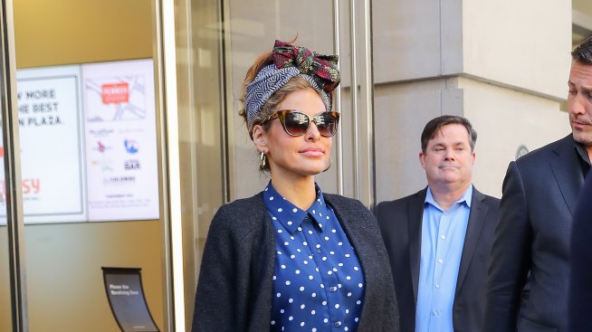 Ева Мендес се появи с тоалет като пижама