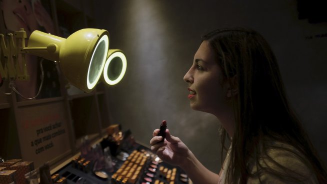 За по-високи оценки: Момичета, слагайте грим!