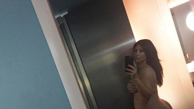 Ким пусна свое голо селфи в мрежата без фотошоп