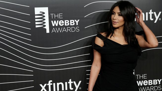 Ким Кардашян краде халати от хотели