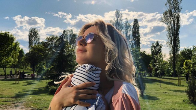 Синът на Поли Генова стана на 1 месец