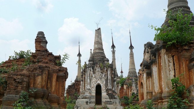 Рушащите се пагоди в Мианмар
