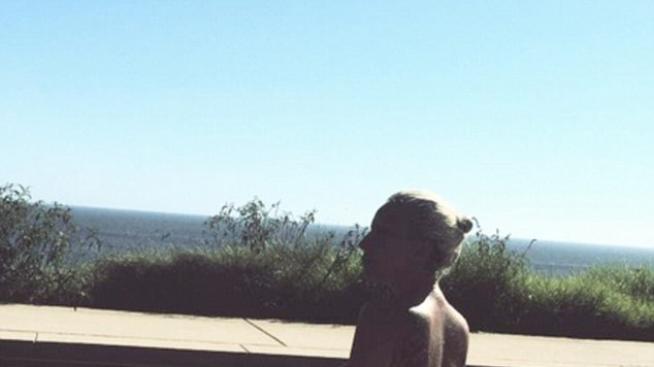 Лейди Гага се съблече и показа сексапила си