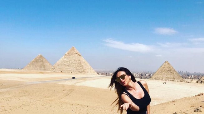 Глория като спасителка на плажа, на почивка и в Египет