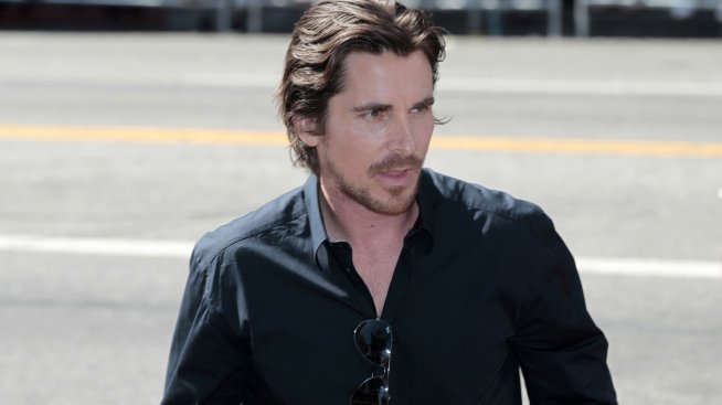 Предлагат 50 млн. долара на Крисчън Бейл да се бие срещу Супермен