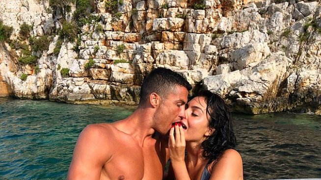 Кристиано Роналдо се натиска с Джорджина в Гърция