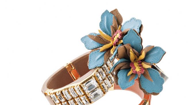 Prada се готви за пролетта с хибискус и бляскави камъни