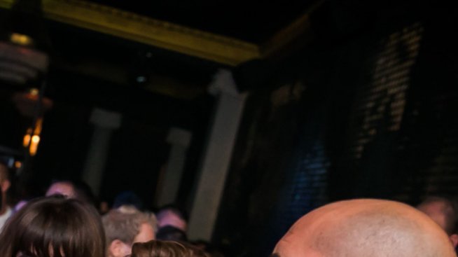 Били Зейн създаде хаос в столично заведение