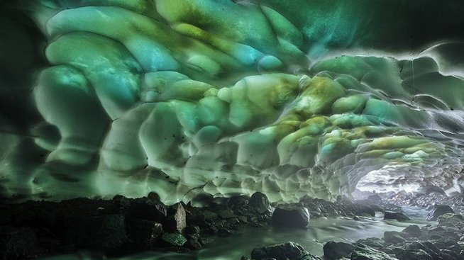 Пещерата в Камчатка може да засрами дори дъгата