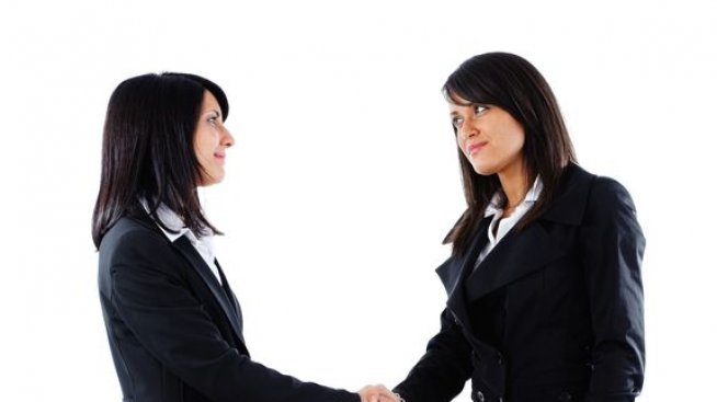 Здрависването е ключово за създаване на впечатление