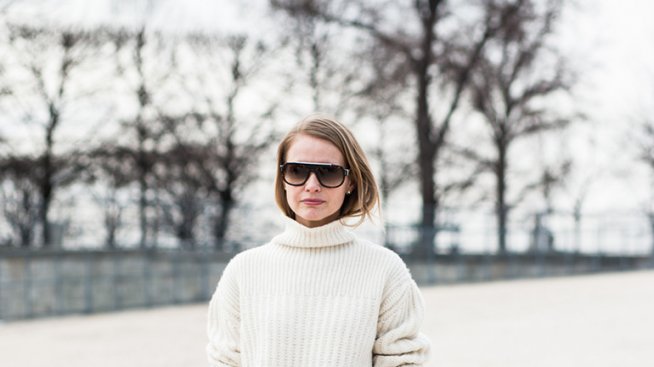 Стил с кожен панталон