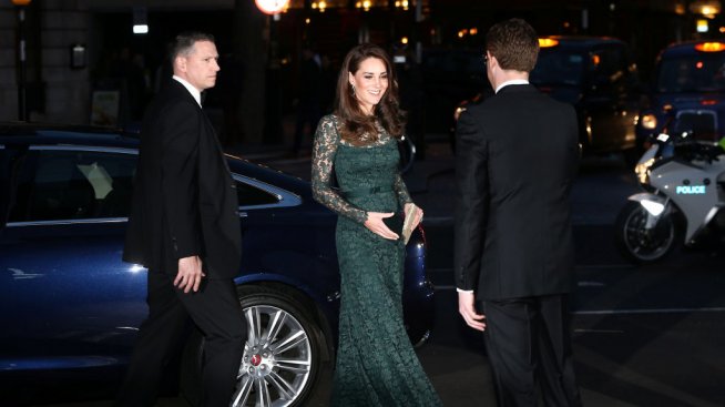 Кейт Мидълтън безупречна, но сама на галавечер