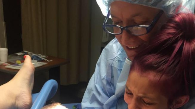 Първа среща: Момиче помогна за раждането на брат си