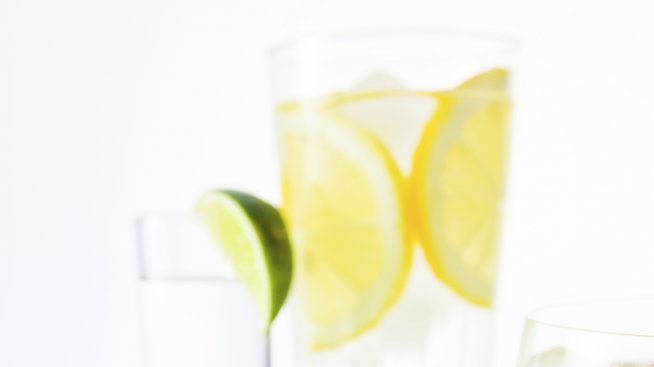 Помага ли за отслабване водата с лимон?