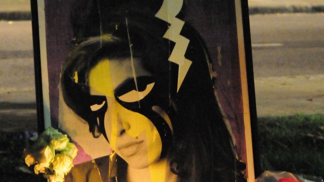 Ейми Уайнхаус ще бъде погребана в тесен семеен кръг